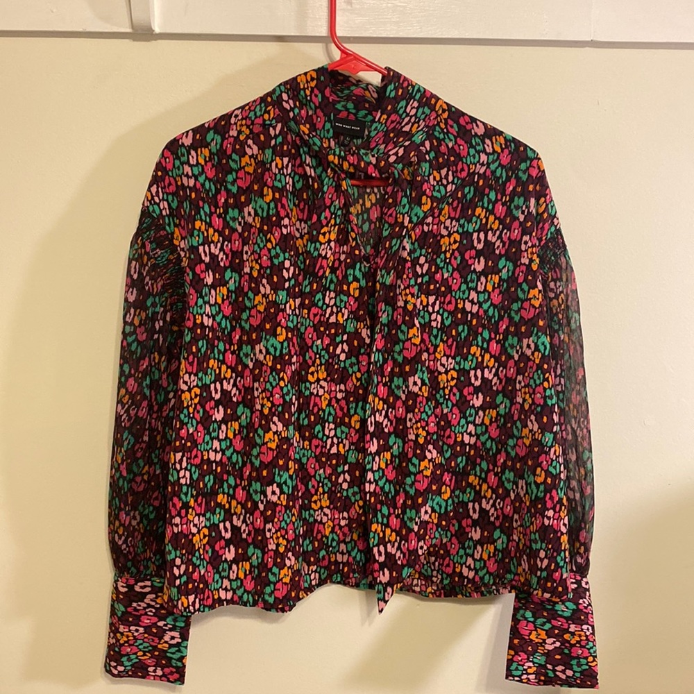 Who What Wear (Target). Medium. Multi-color floral blouse. Puff sleeve. Tie neck